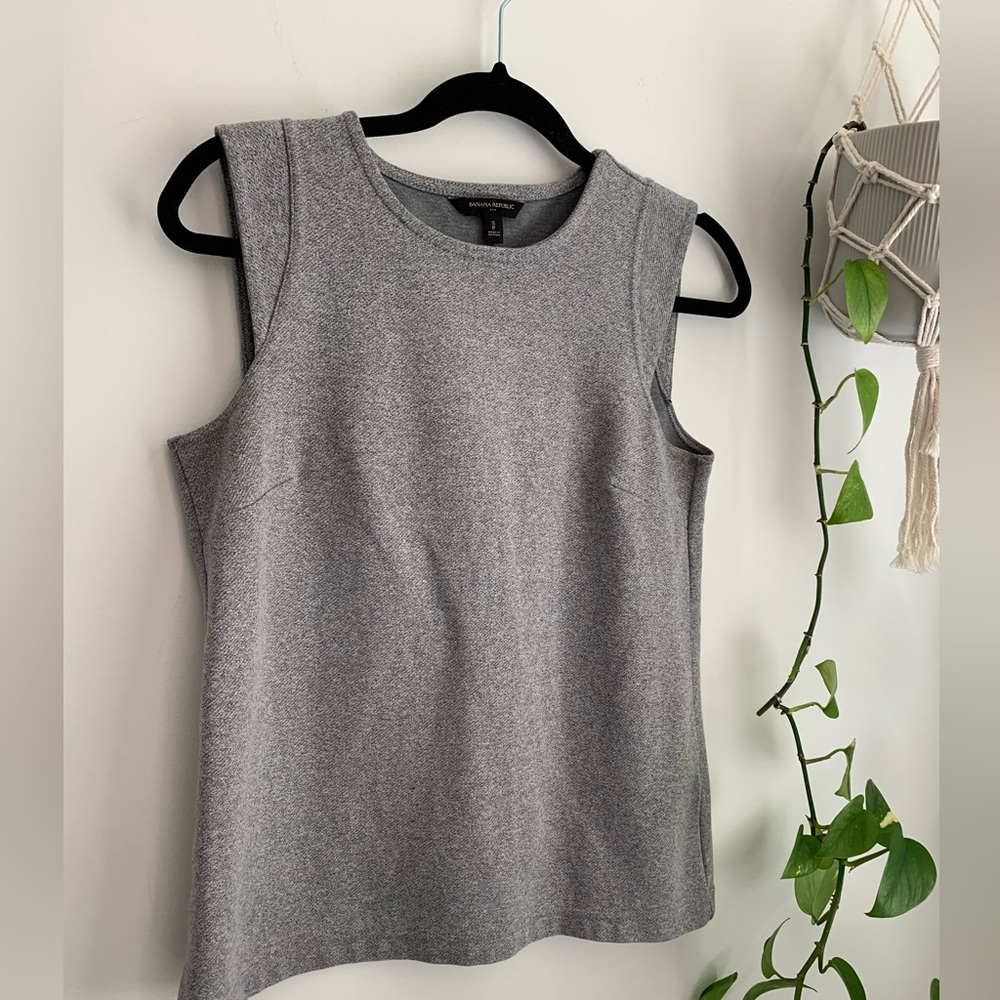 2 for $30 - 🍉 Banana Republic - Grey Sleeveless Top with Flutter Sleeve - Small